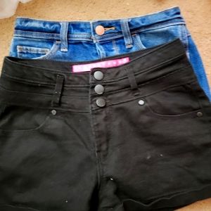 Denim shorts for summer! Black and blue.